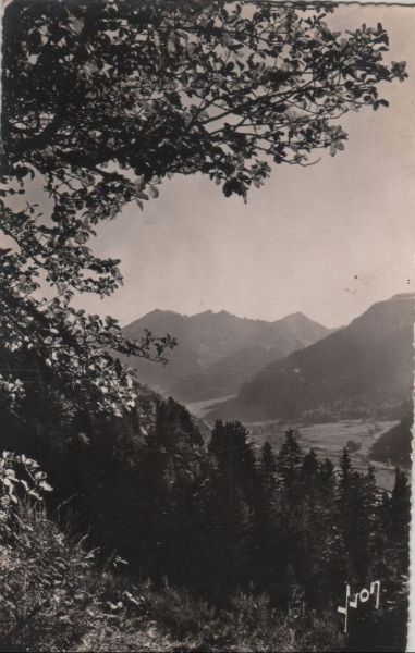 Ansichtskarte Frankreich - Le Mont-Dore - Vallee et massif du Sancy - ca. 1955 aus der Kategorie Le Mont-Dore