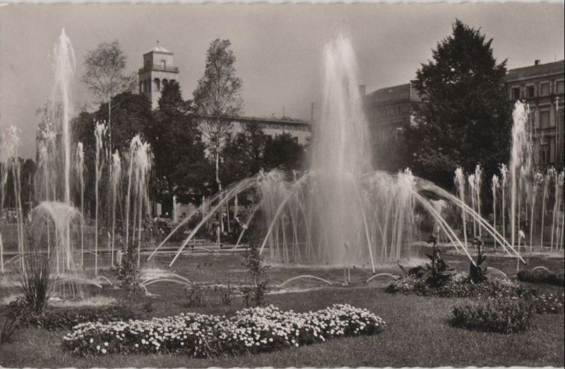 Ansichtskarte Karlsruhe - Wasserspiele am Festplatz - ca. 1960 aus der Kategorie Karlsruhe