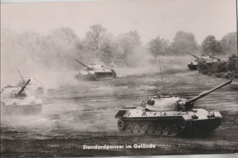 Ansichtskarte Bundeswehr Standardpanzer im Gelände aus der Kategorie Militär