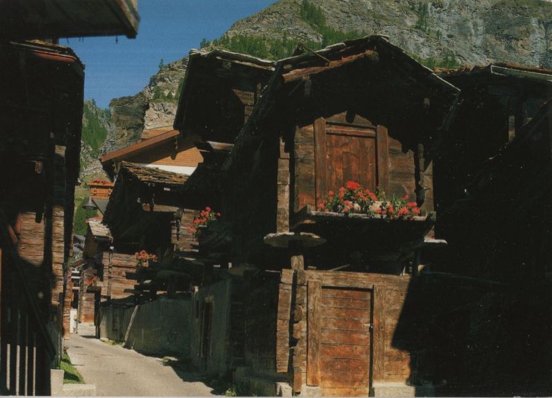Ansichtskarte Zermatt - Schweiz - Gasse im alten Dorfteil aus der Kategorie Zermatt
